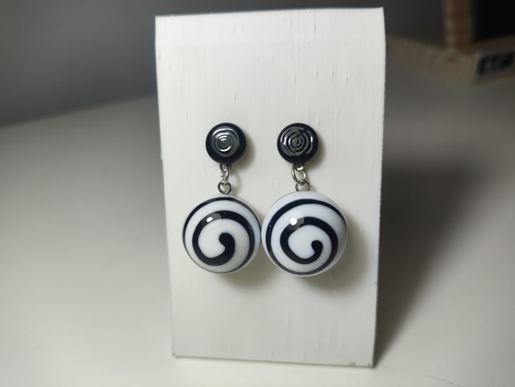 Pendientes espiral negra